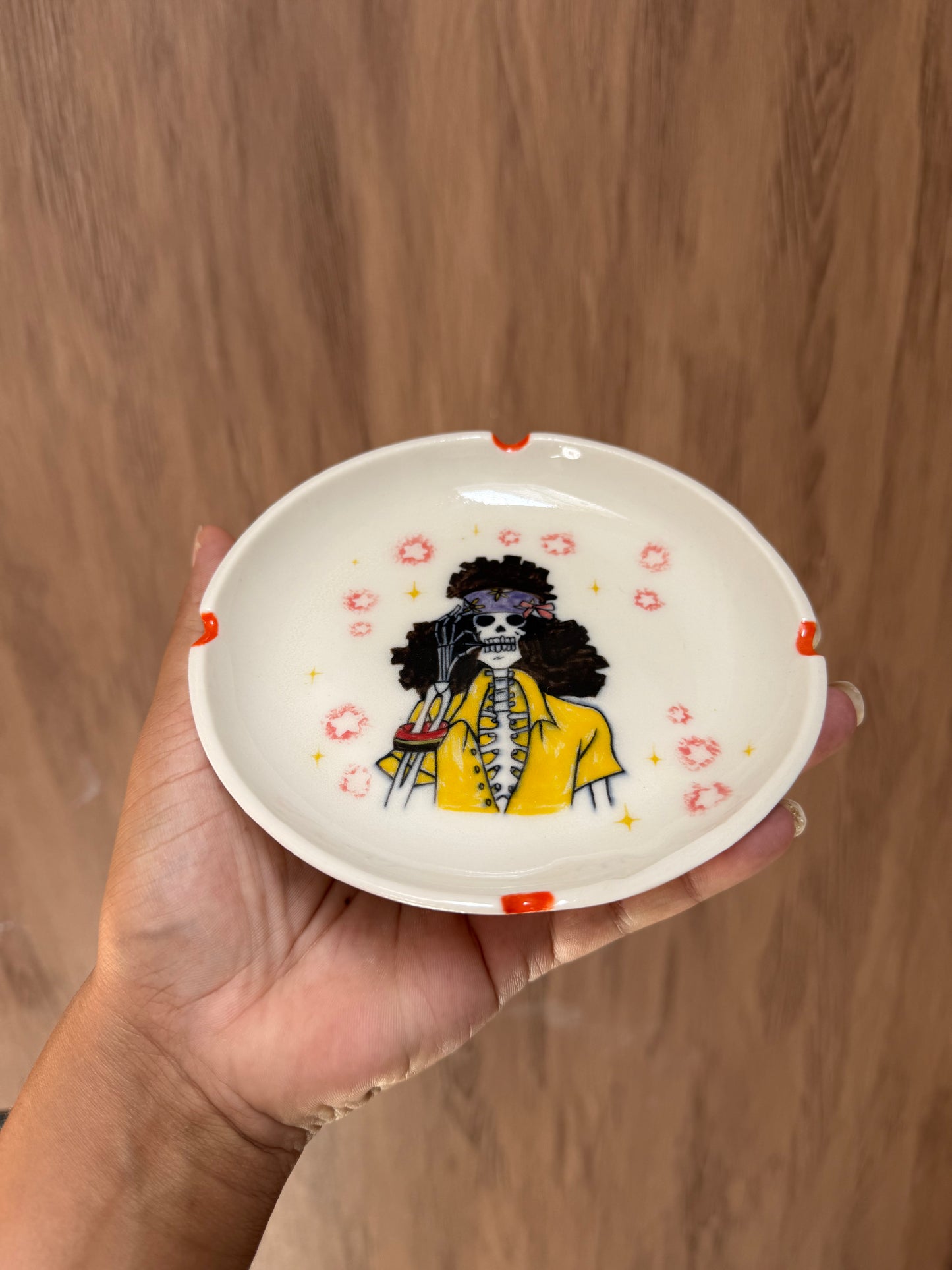 One piece ashtray