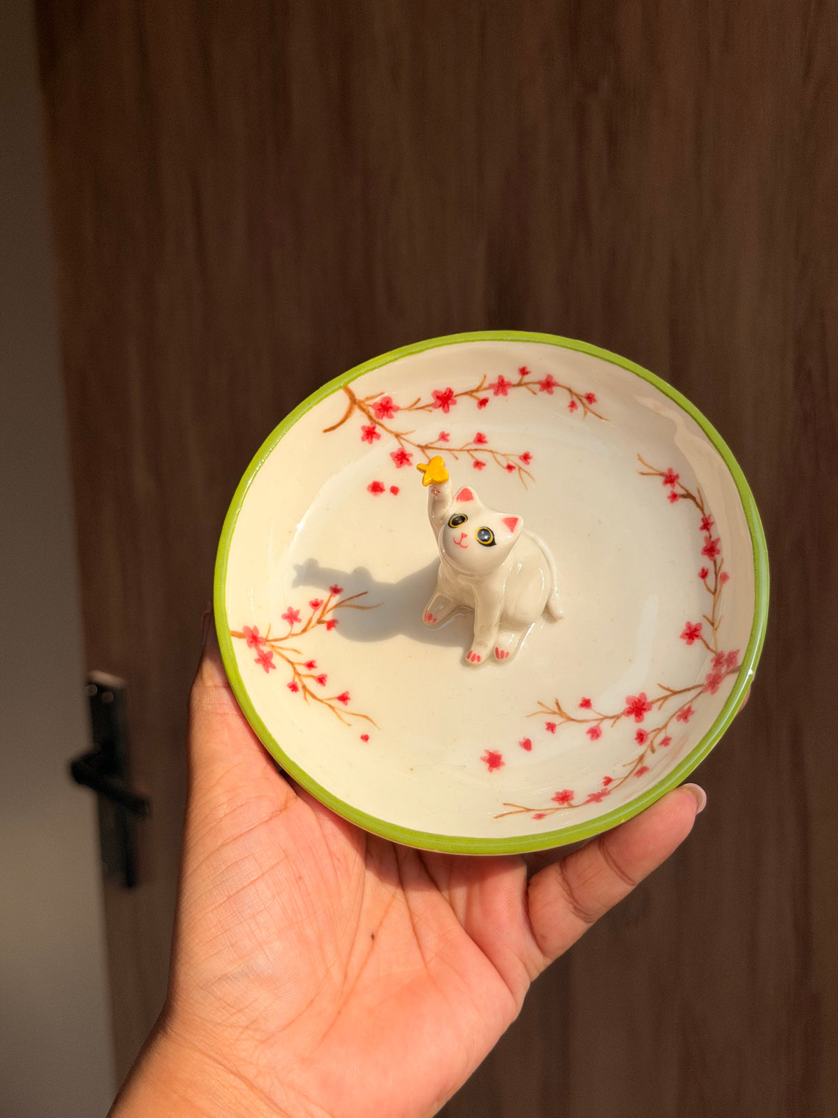 White cat sakura tray
