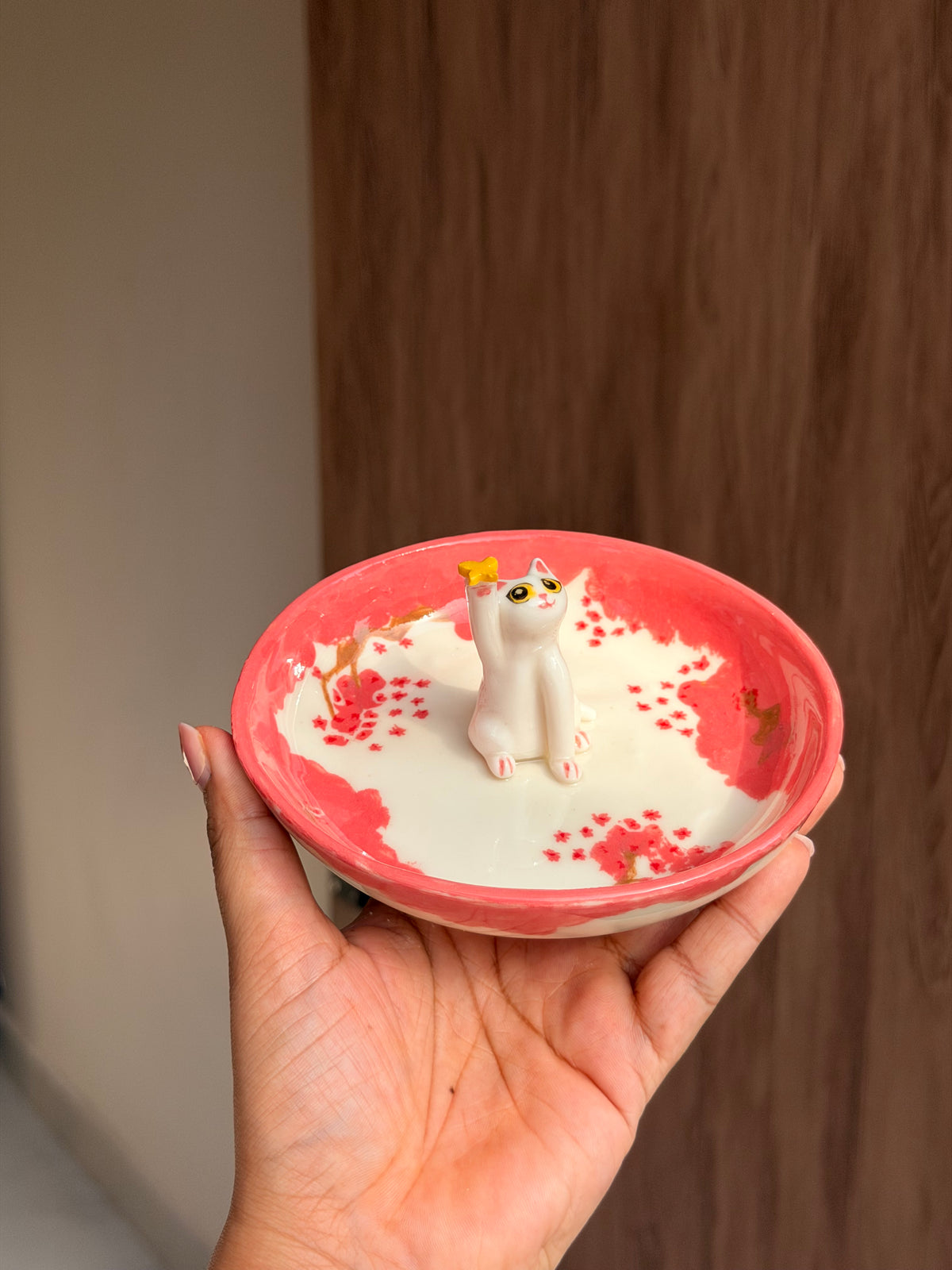 White cat sakura tray