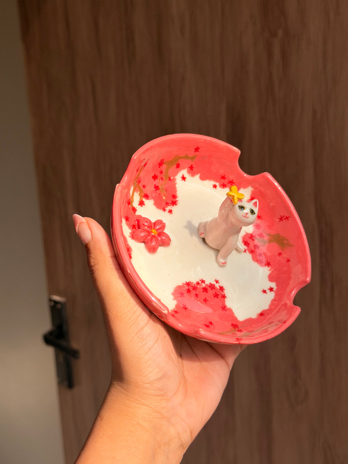 White cat sakura tray