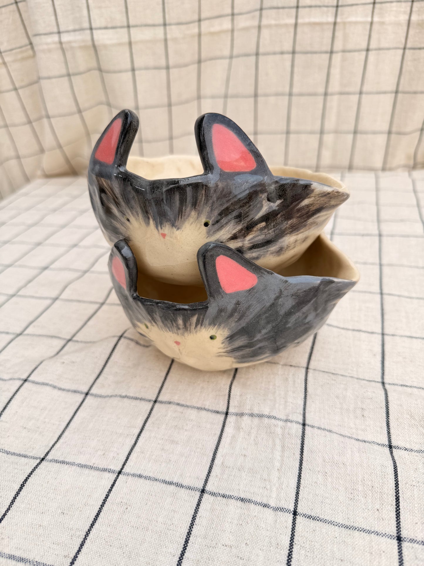 Grey cat matcha pourer + whisk holder