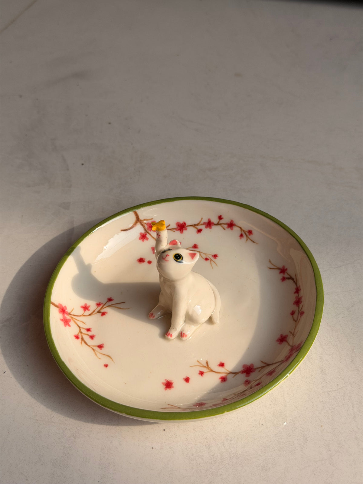 White cat sakura tray