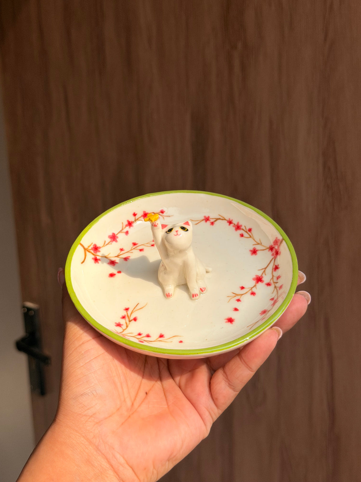 White cat sakura tray
