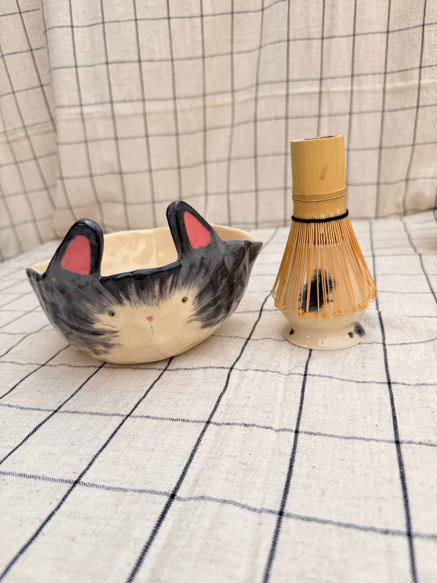 Grey cat matcha pourer + whisk holder
