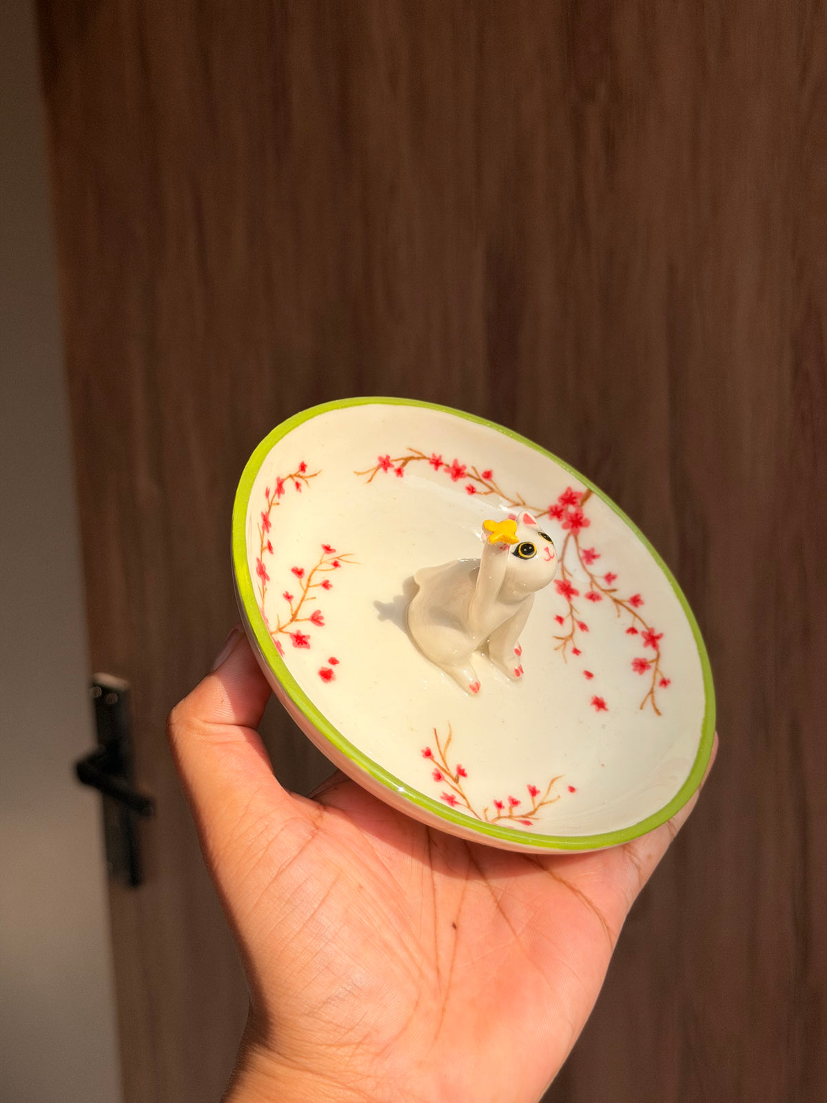 White cat sakura tray