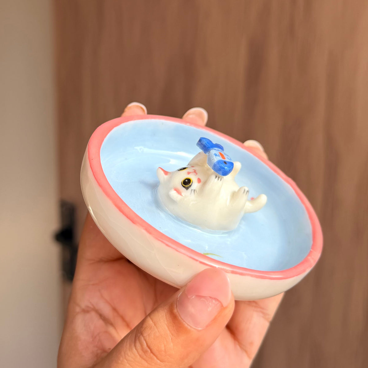 White Cat & fish trinket