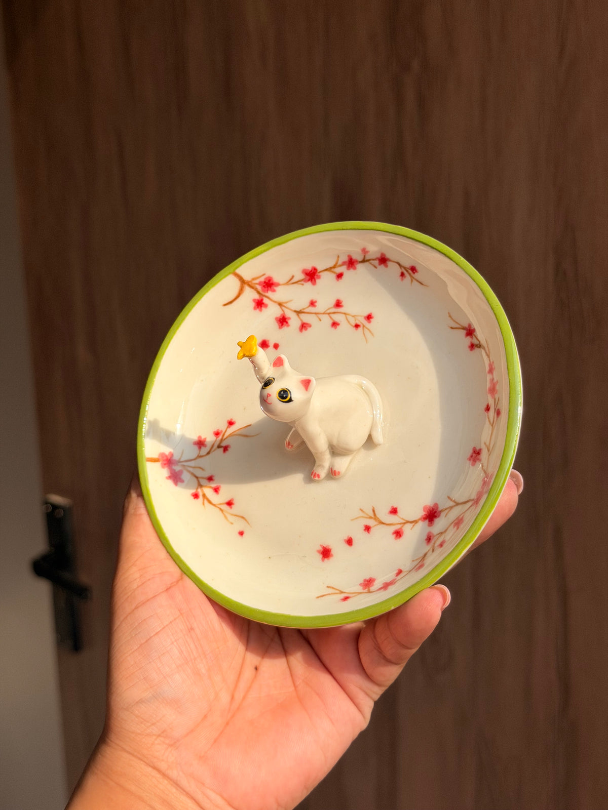 White cat sakura tray