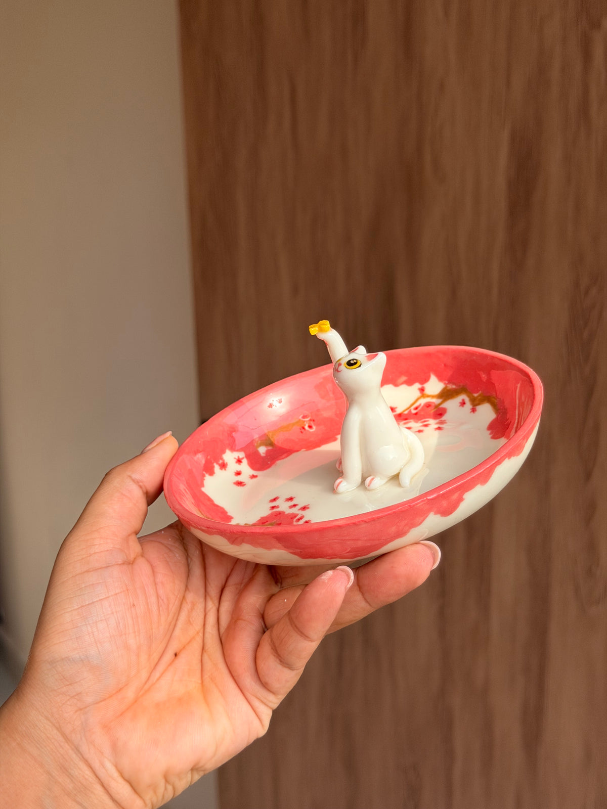 White cat sakura tray