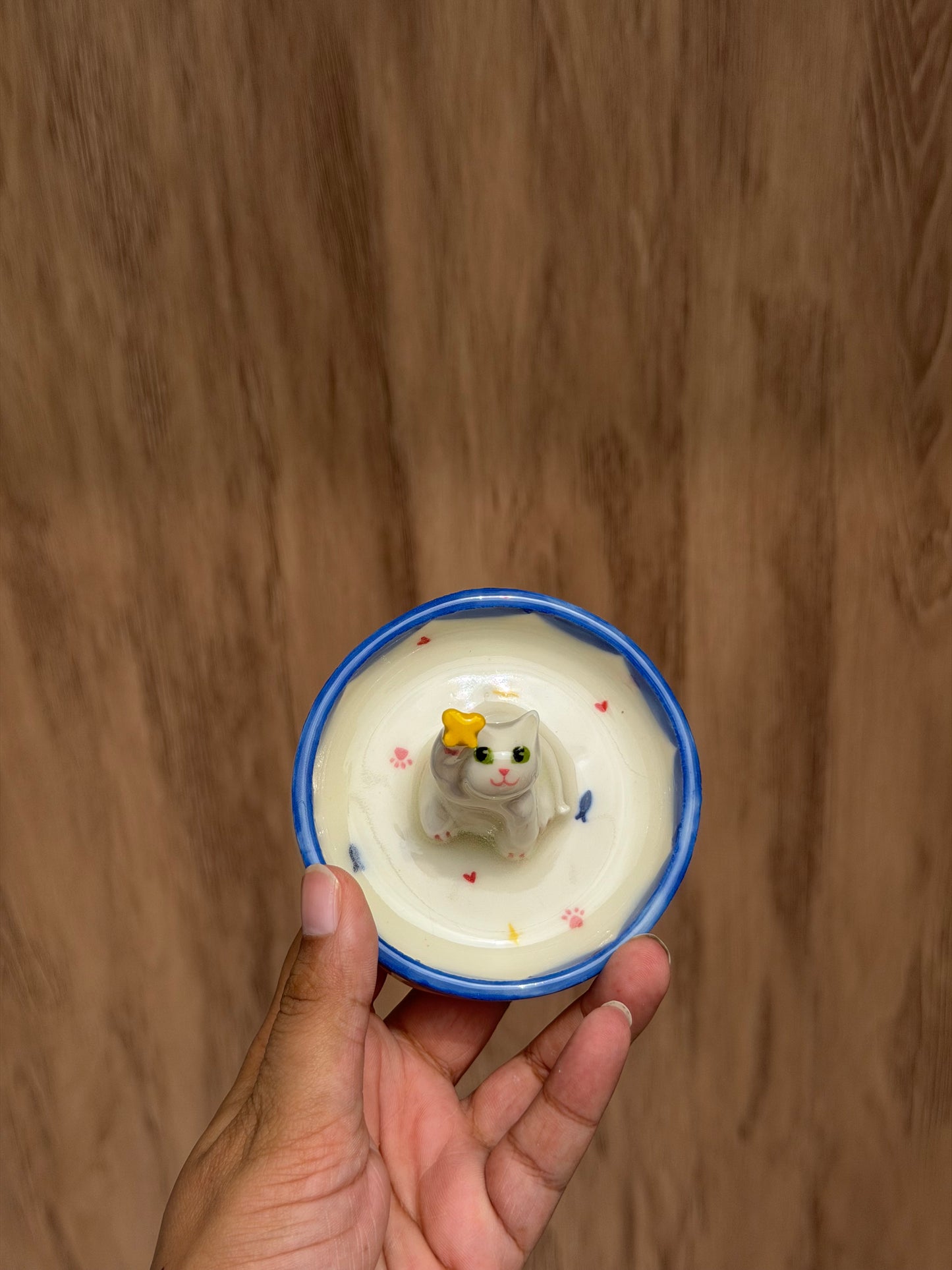 White cat trinket