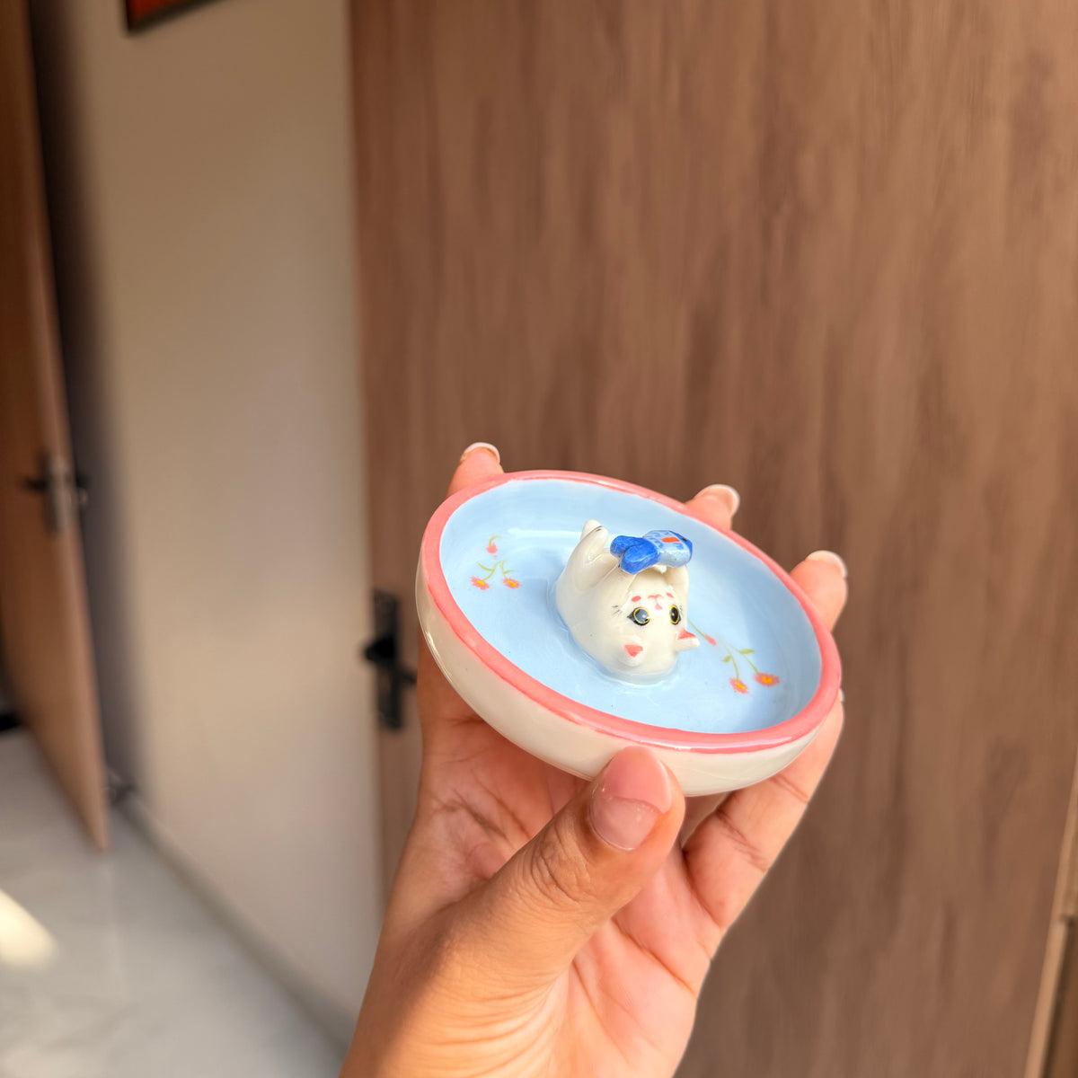 White Cat & fish trinket