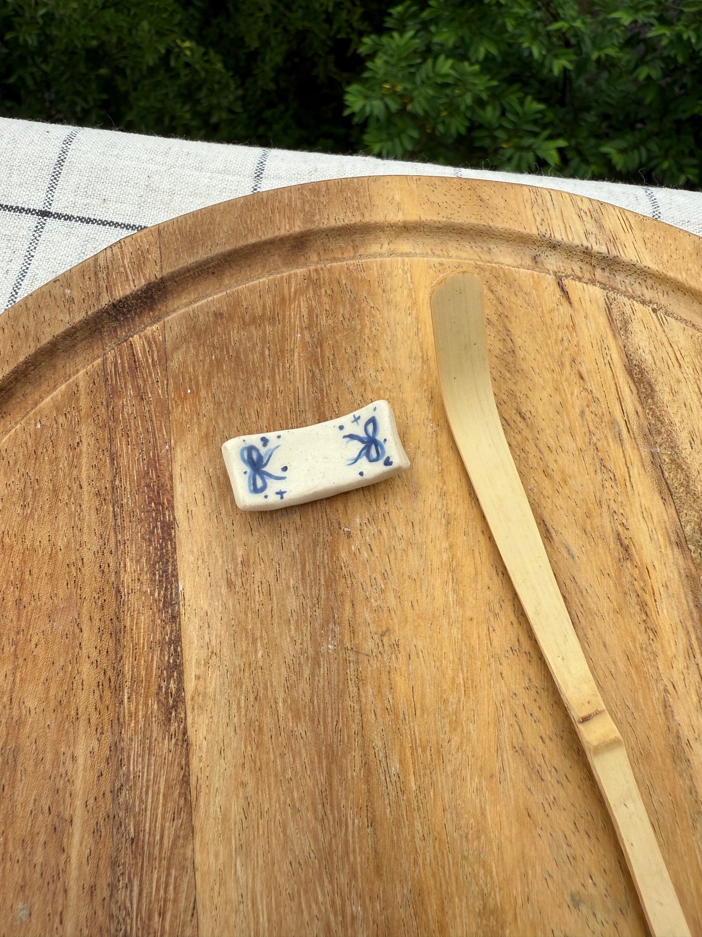 Blue bow chashaku & chopstick holder