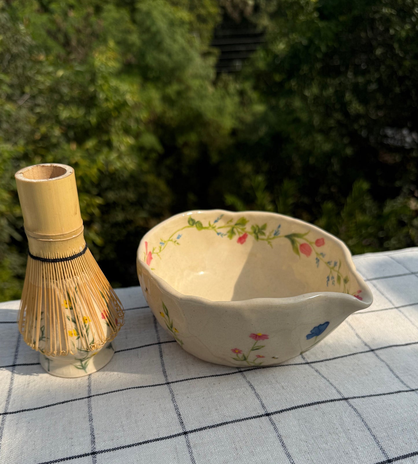 Floral matcha pourer+ whisk holder
