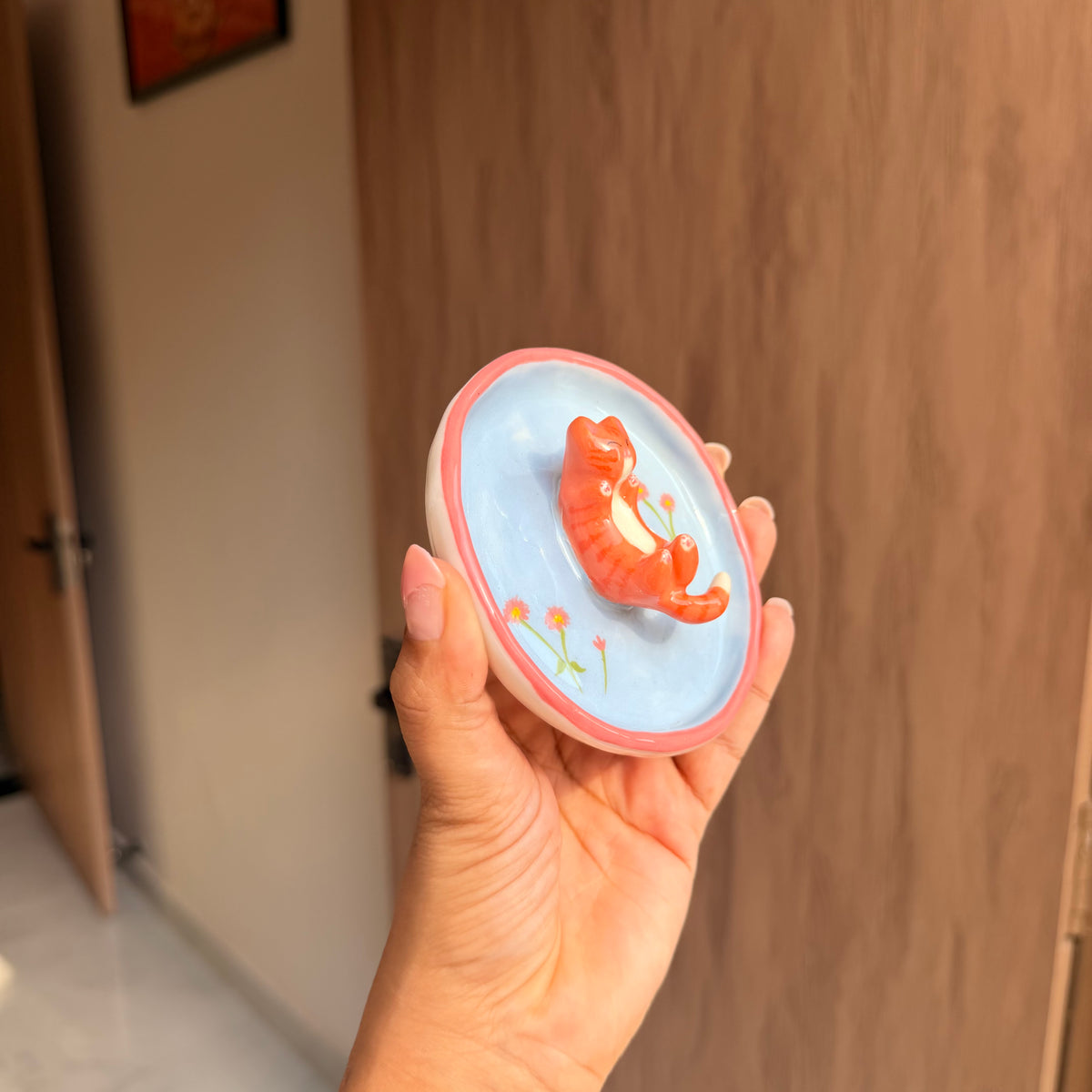 Orange happy cat trinket