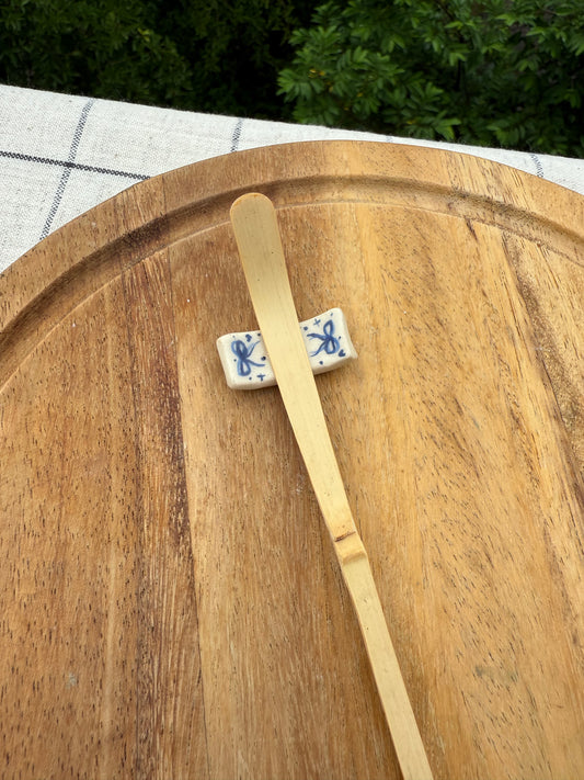 Blue bow chashaku & chopstick holder