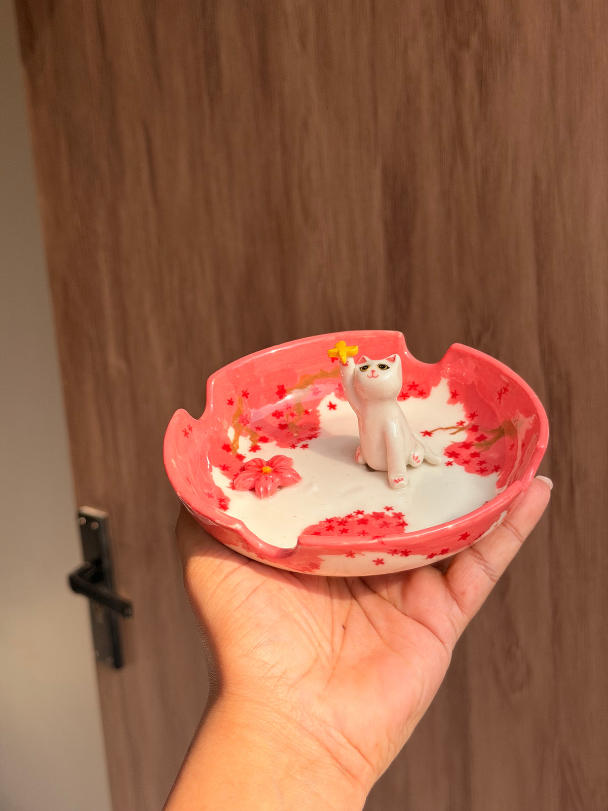 White cat sakura tray